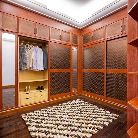 Dusit Hotel & Suites - Доха Екстериор снимка A walk-in closet