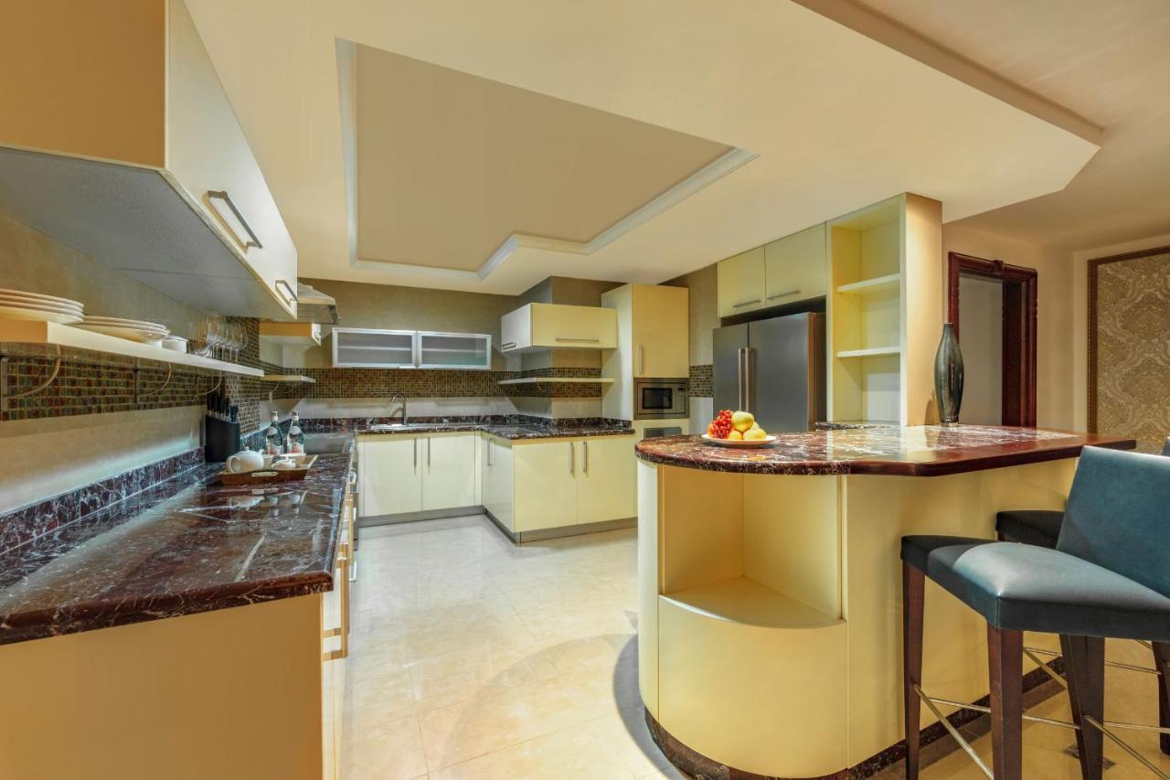Dusit Hotel & Suites - Доха Екстериор снимка A kitchen in a private residence