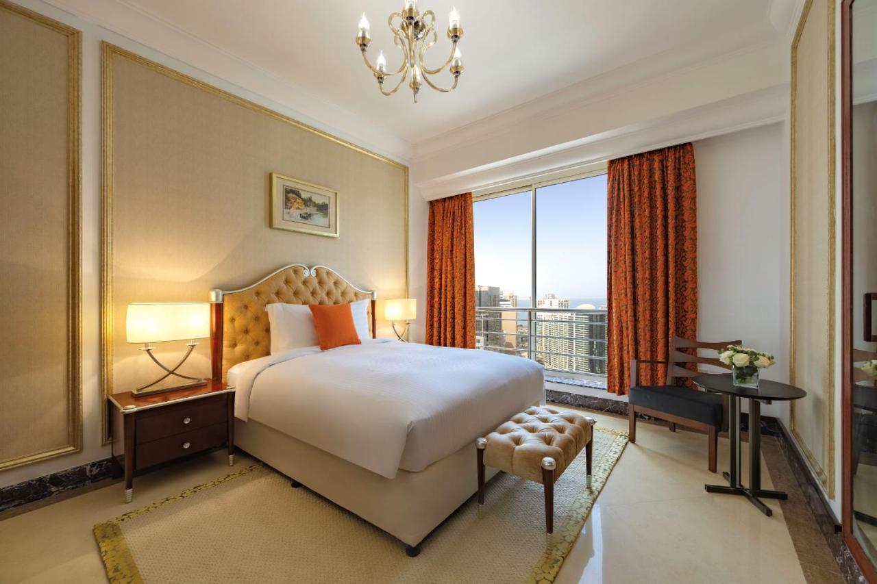 Dusit Hotel & Suites - Доха Екстериор снимка A bedroom at the hotel