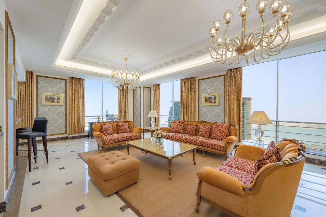 Dusit Hotel & Suites - Доха Екстериор снимка A living room in a suite at the Jumeirah Emirates Towers Hotel