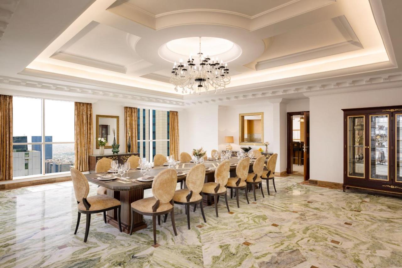 Dusit Hotel & Suites - Доха Екстериор снимка The dining room
