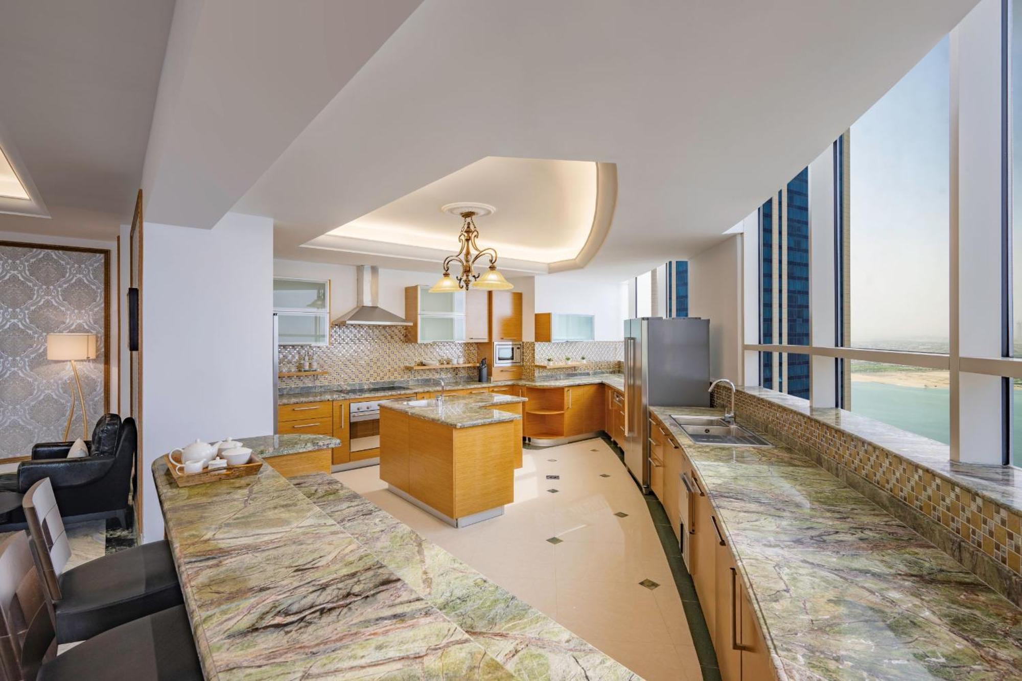 Dusit Hotel & Suites - Доха Екстериор снимка A kitchen in a penthouse
