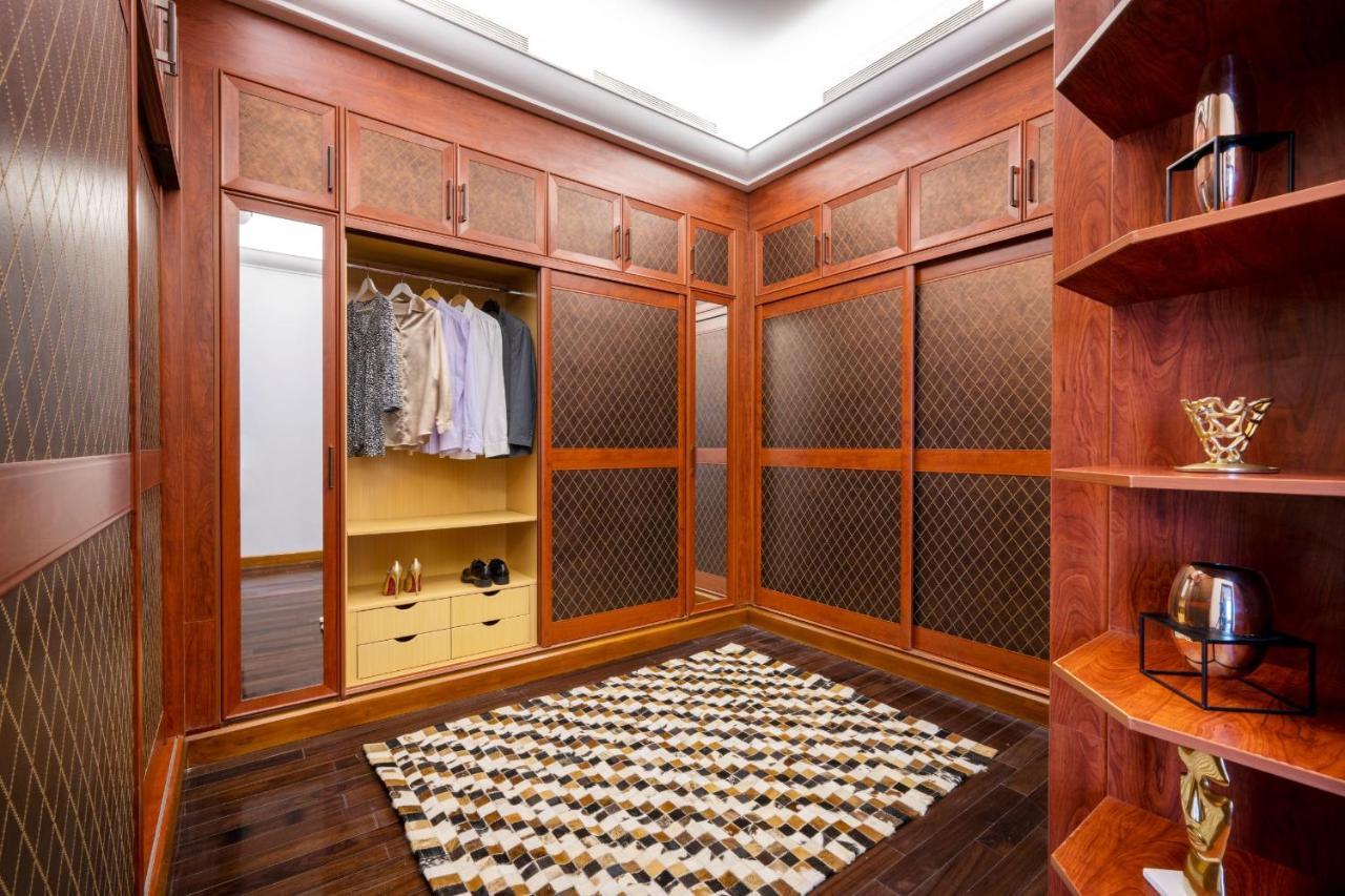 Dusit Hotel & Suites - Доха Екстериор снимка A walk-in closet