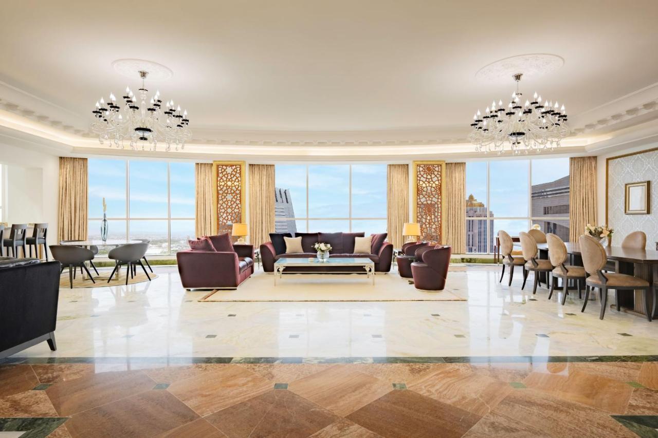 Dusit Hotel & Suites - Доха Екстериор снимка The interior of a typical apartment